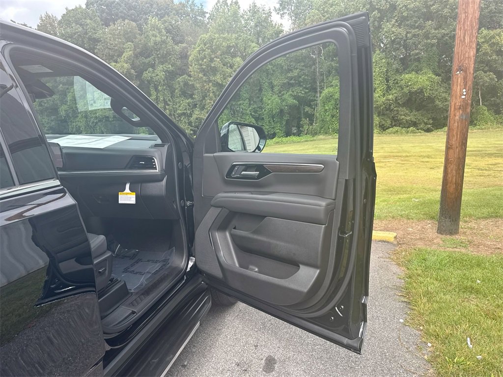 New 2026 Chevrolet Suburban LS image 32