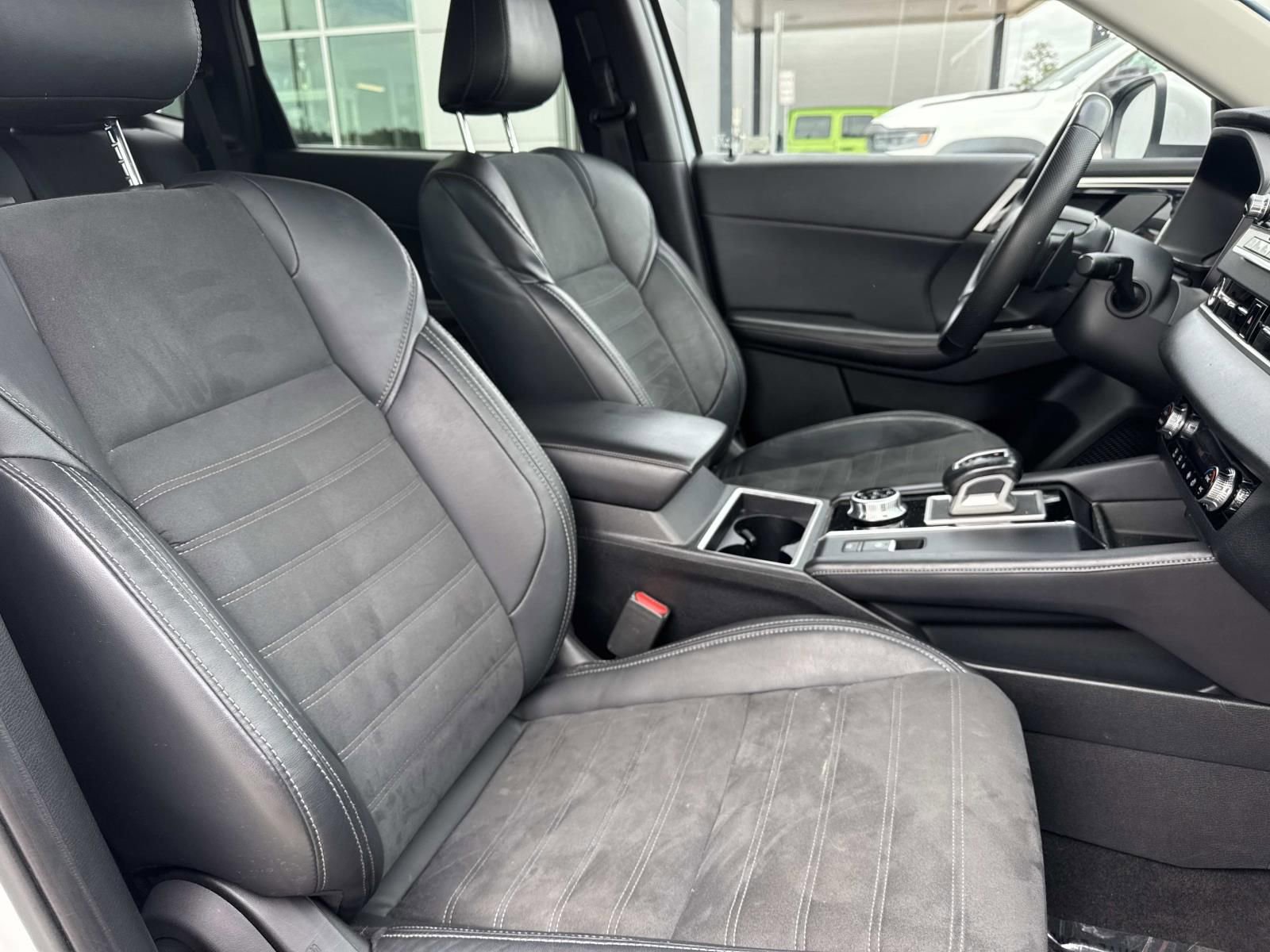 Used 2023 Mitsubishi Outlander SE AWD/4WD image 11