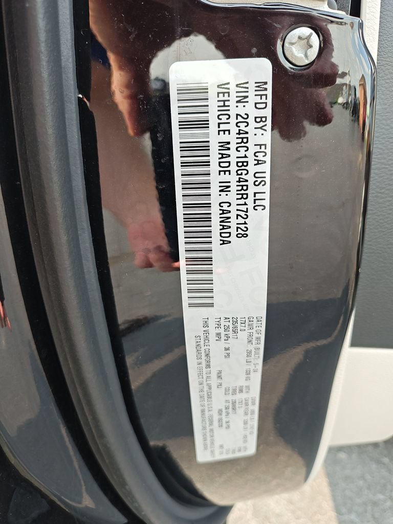 Used 2024 Chrysler Pacifica Touring-L FWD image 27
