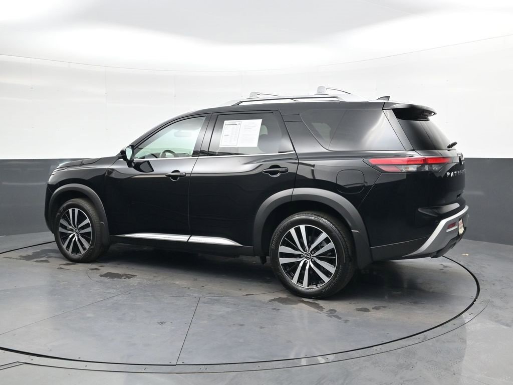 Used 2024 Nissan Pathfinder Platinum w/ Cargo Package image 7