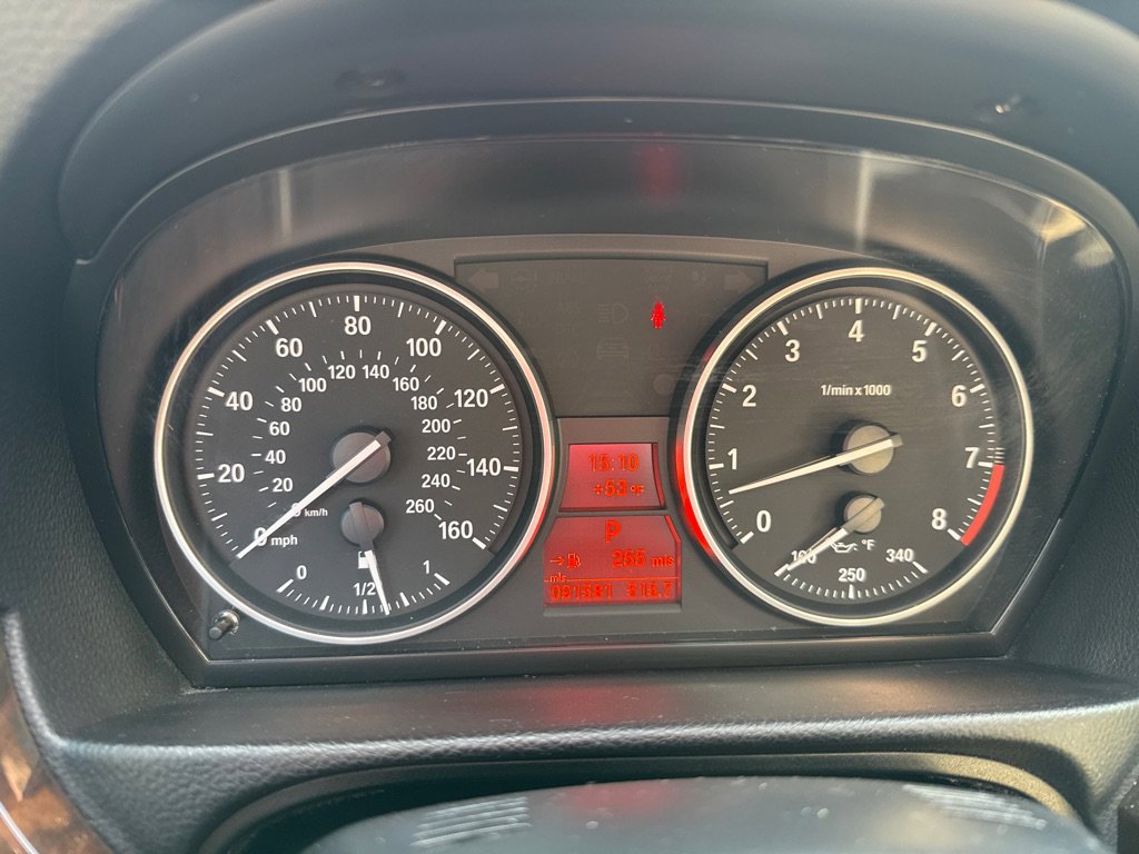 Used 2011 BMW 328i Convertible w/ M-Sport Package image 15