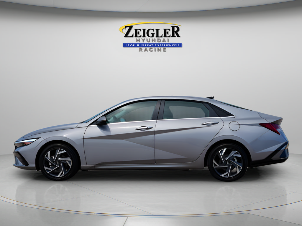 Certified 2026 Hyundai Elantra Limited FWD image 4