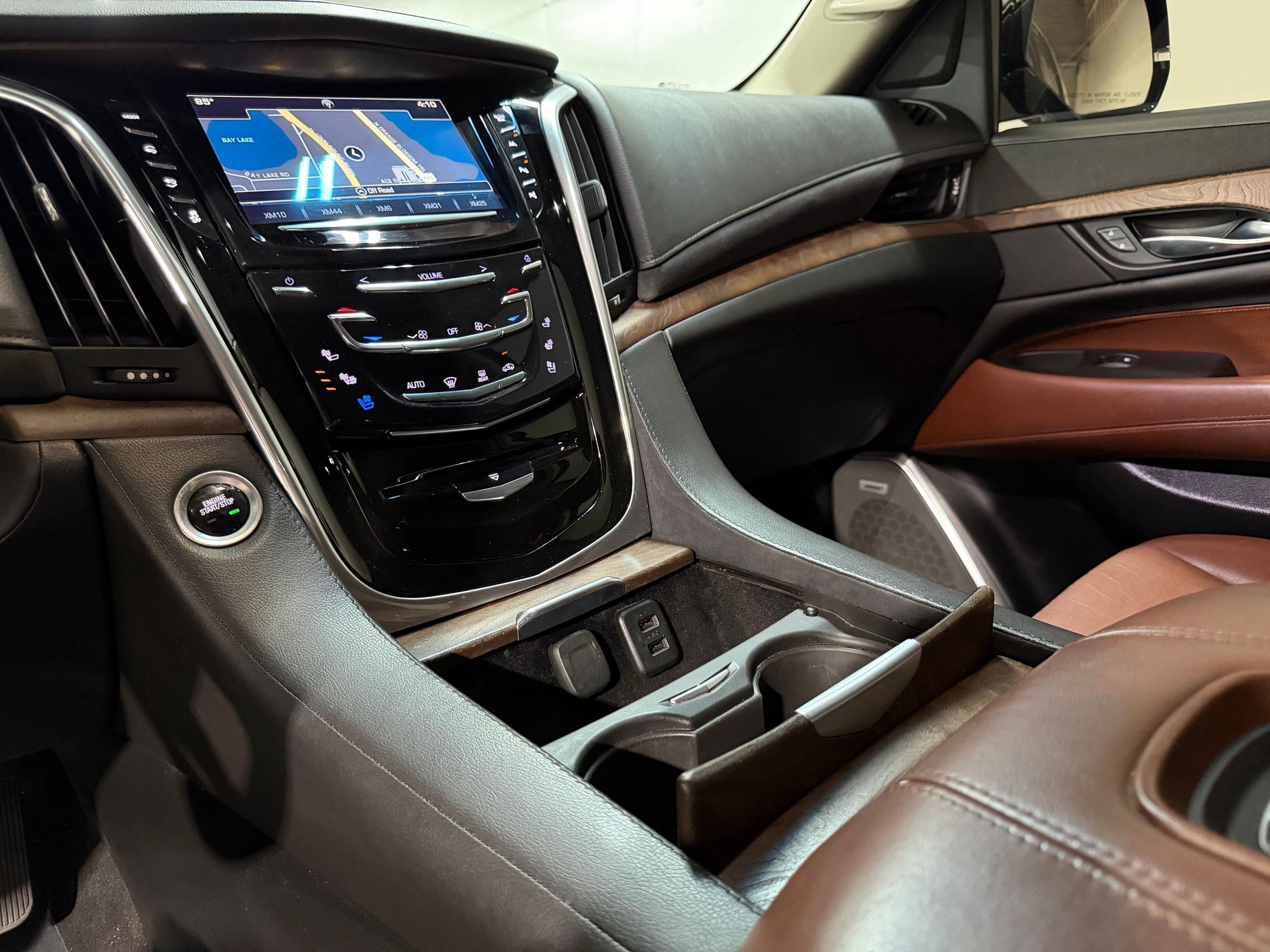 Used 2019 Cadillac Escalade Premium Luxury w/ LPO, Radiant Package AWD/4WD image 27