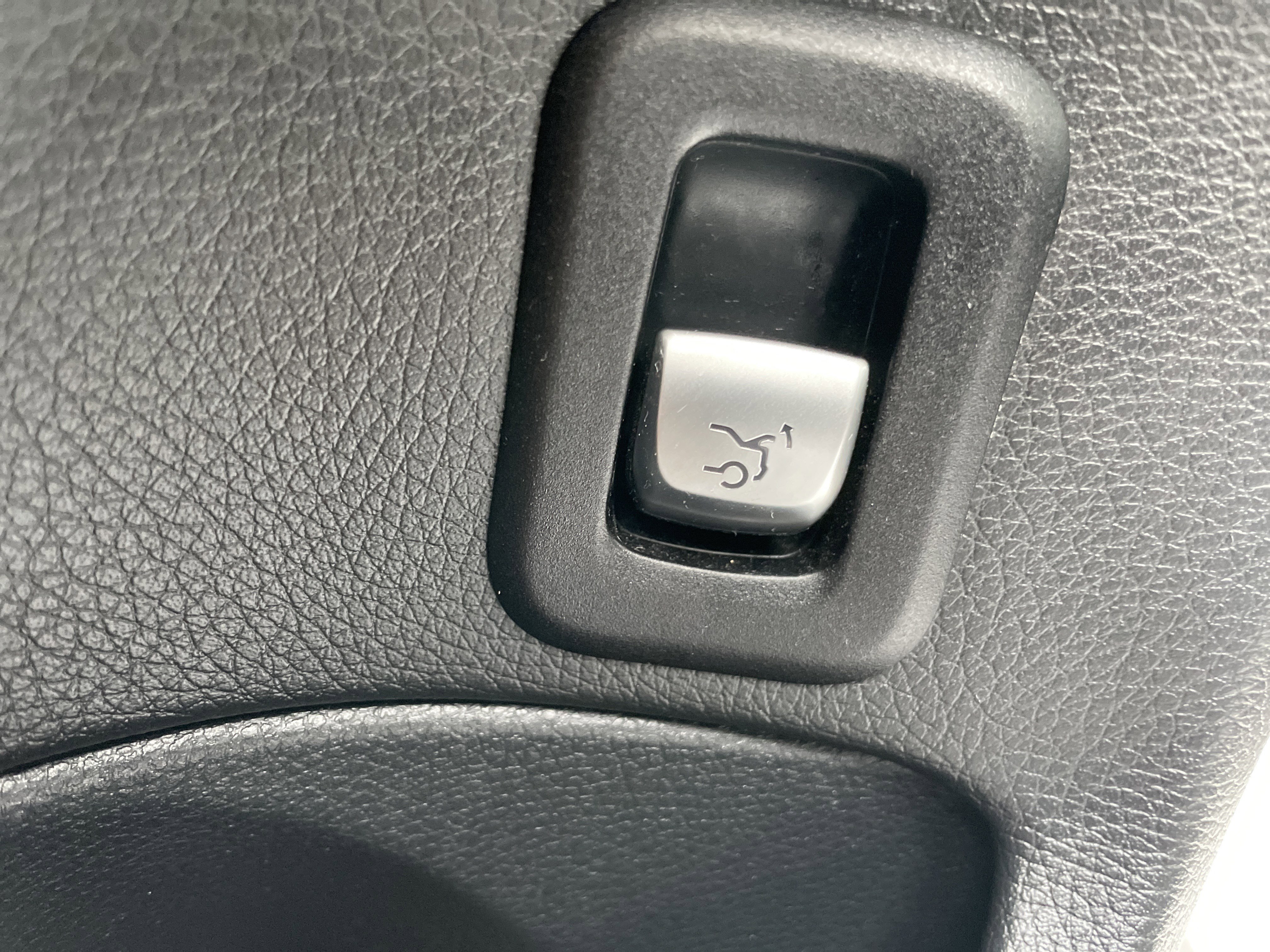 Used 2016 Mercedes-Benz C 300 C 300 image 38