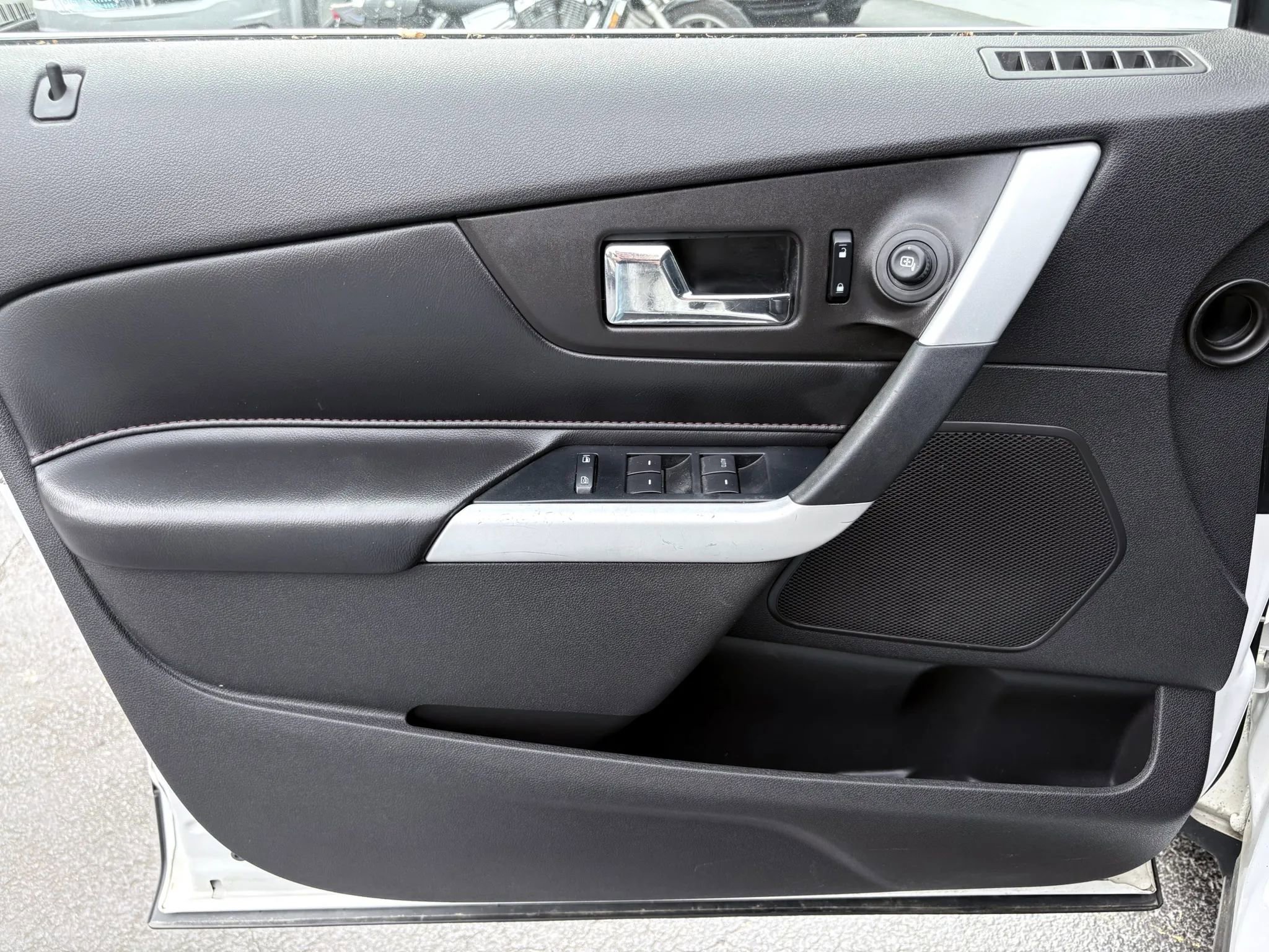 Used 2011 Ford Edge Limited w/ 301A Rapid Spec Order Code FWD image 10