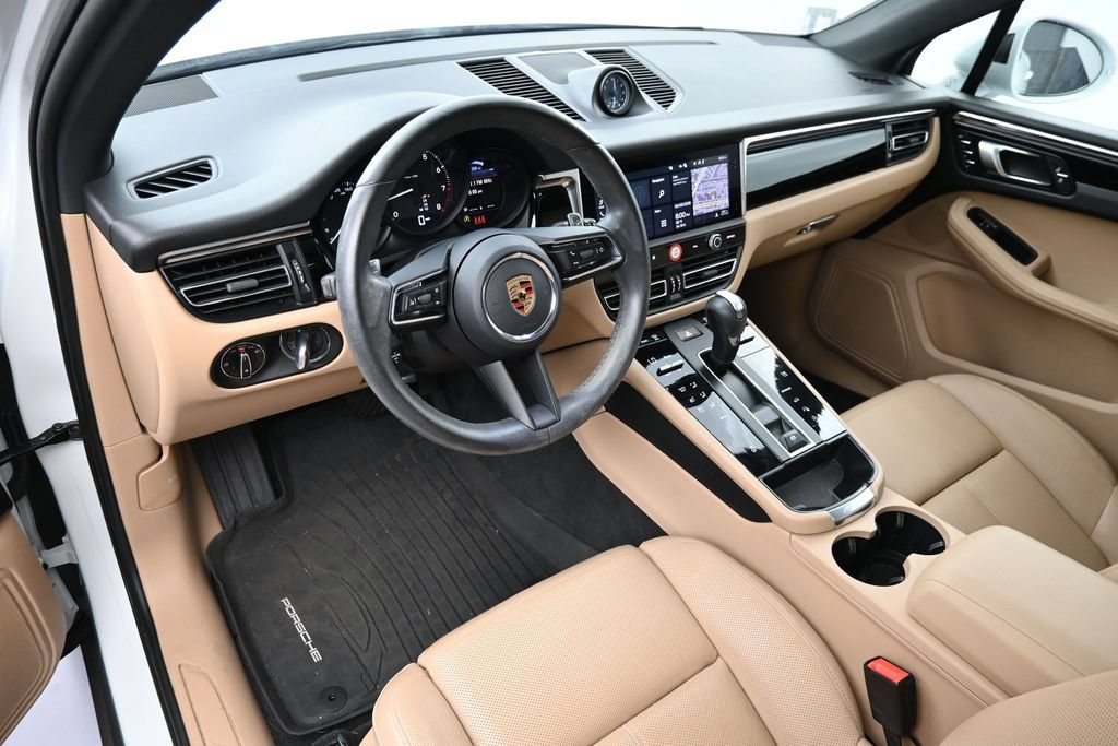 Certified 2023 Porsche Macan AWD/4WD image 4