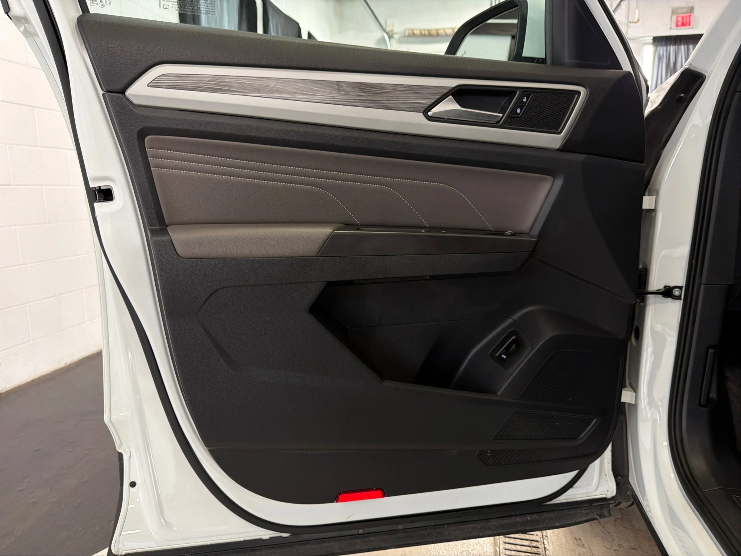 Used 2022 Volkswagen Atlas Cross Sport SE image 24