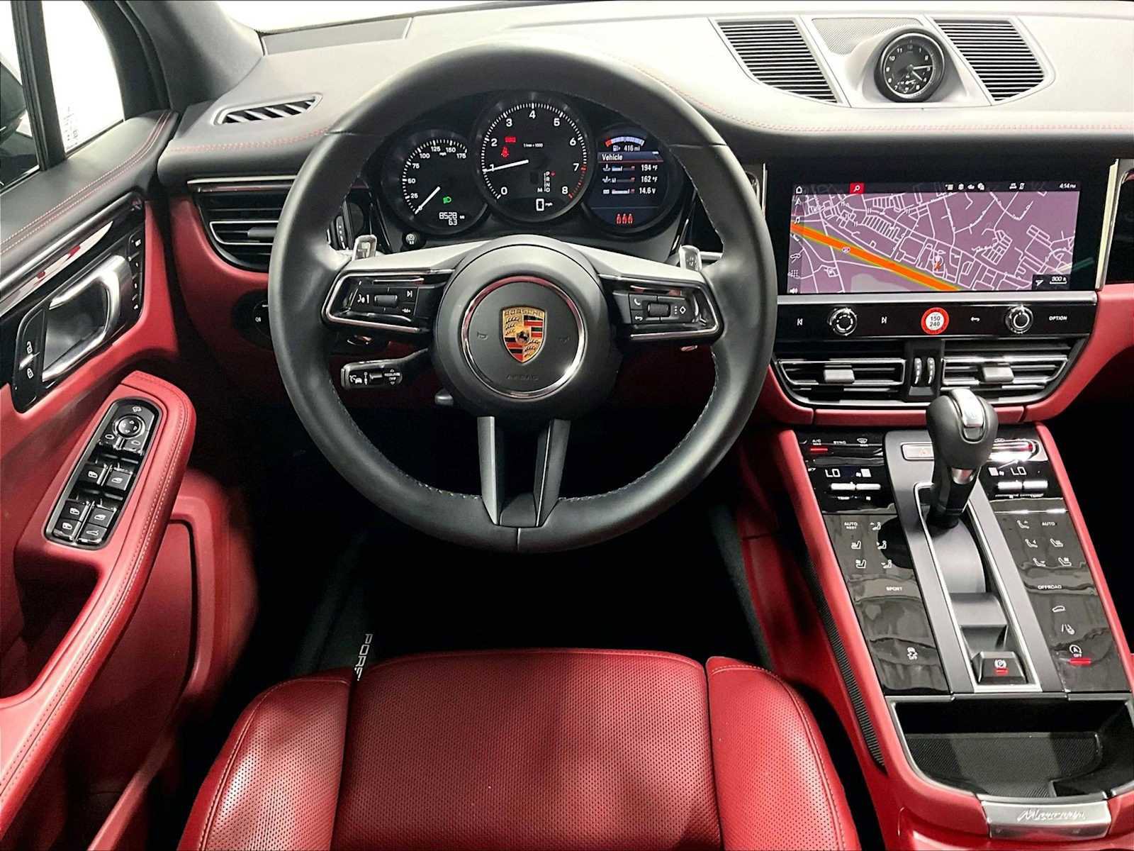 Used 2025 Porsche Macan image 15