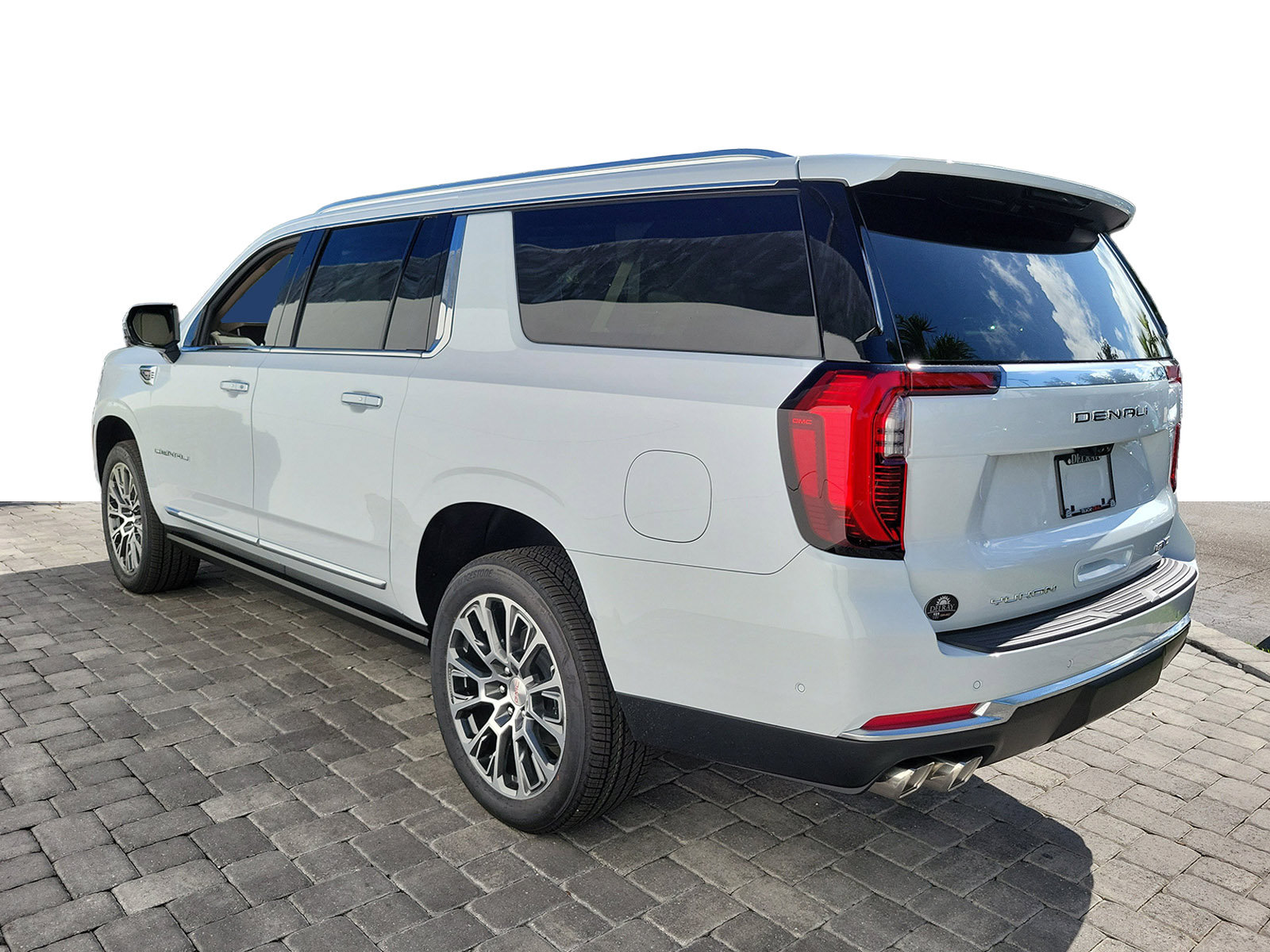 New 2026 GMC Yukon XL Denali w/ Denali Reserve Package AWD/4WD image 4