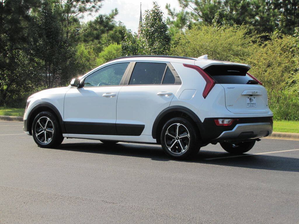 Used 2024 Kia Niro LX FWD image 9