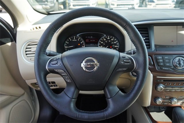 Used 2018 Nissan Pathfinder Platinum image 32