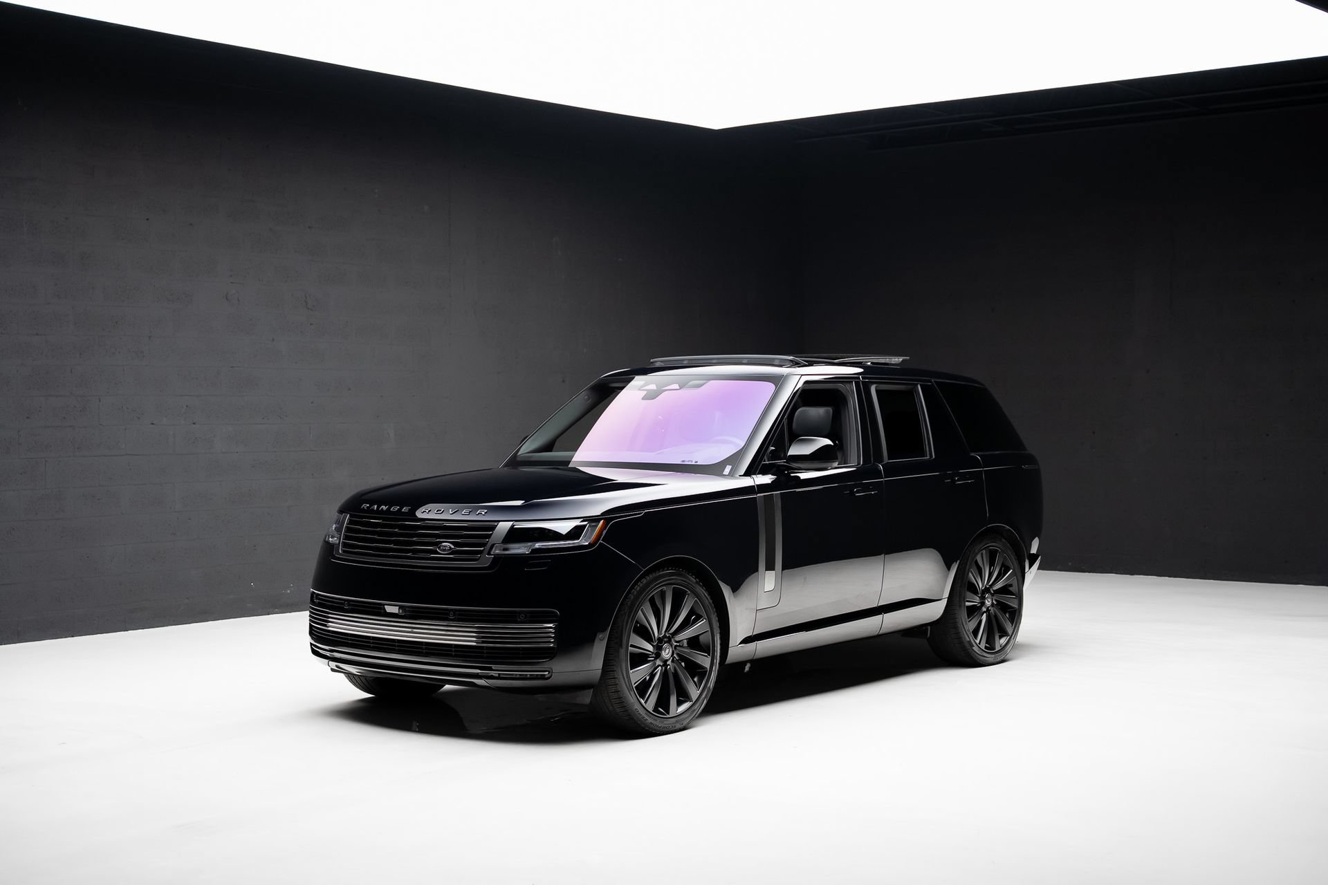 Used 2023 Land Rover Range Rover SV AWD/4WD image 4