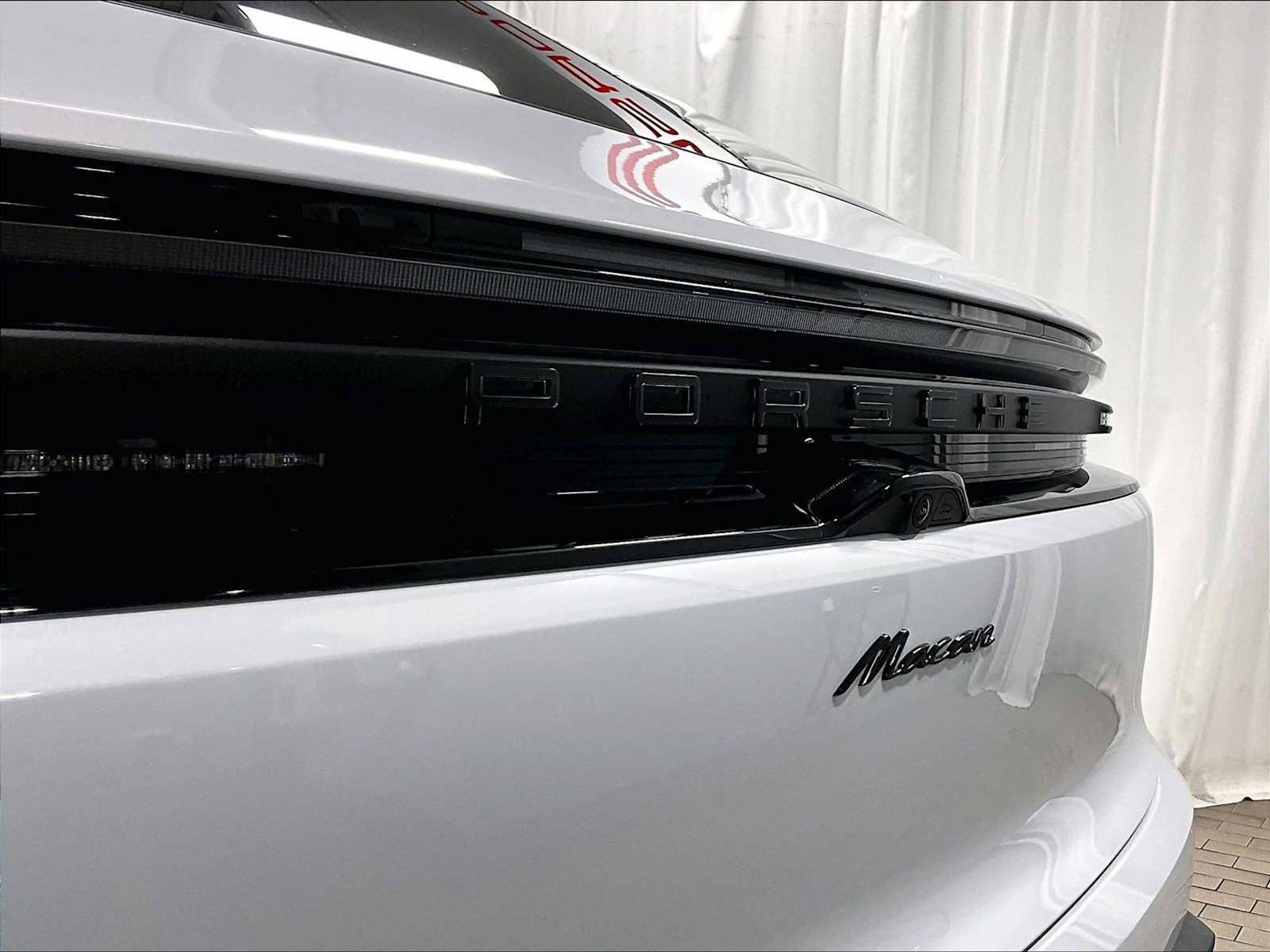 Used 2025 Porsche Macan Electric image 34