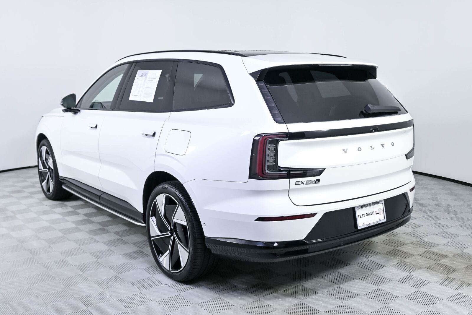 Used 2025 Volvo EX90 Ultra AWD/4WD image 3