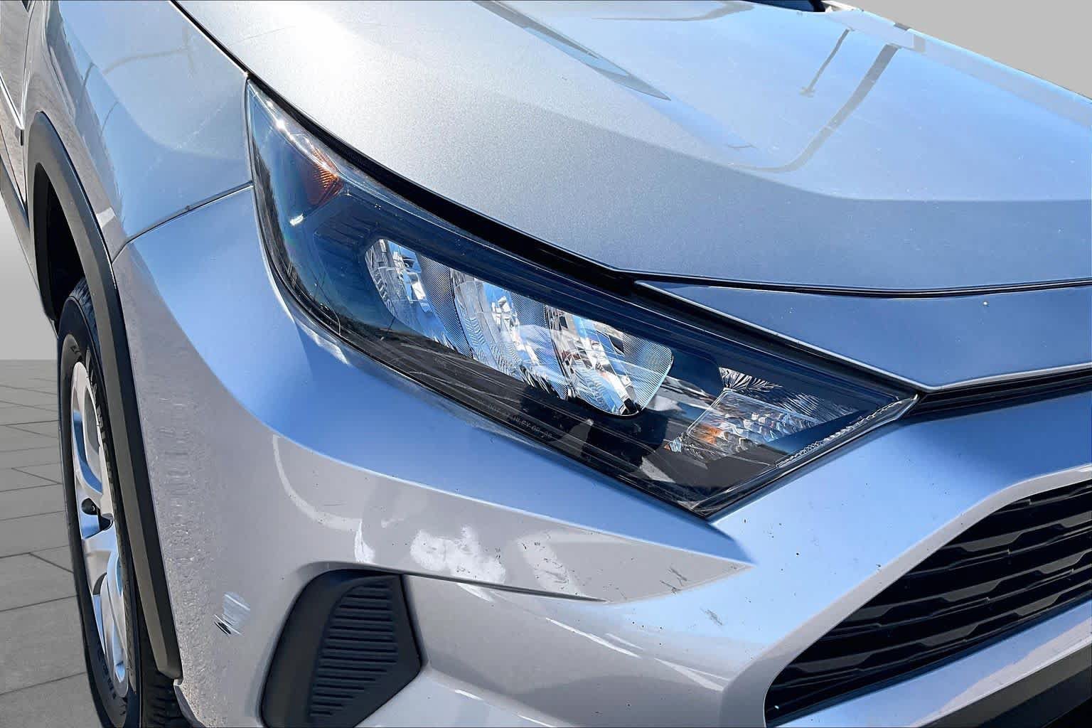 Used 2022 Toyota RAV4 LE AWD/4WD image 28