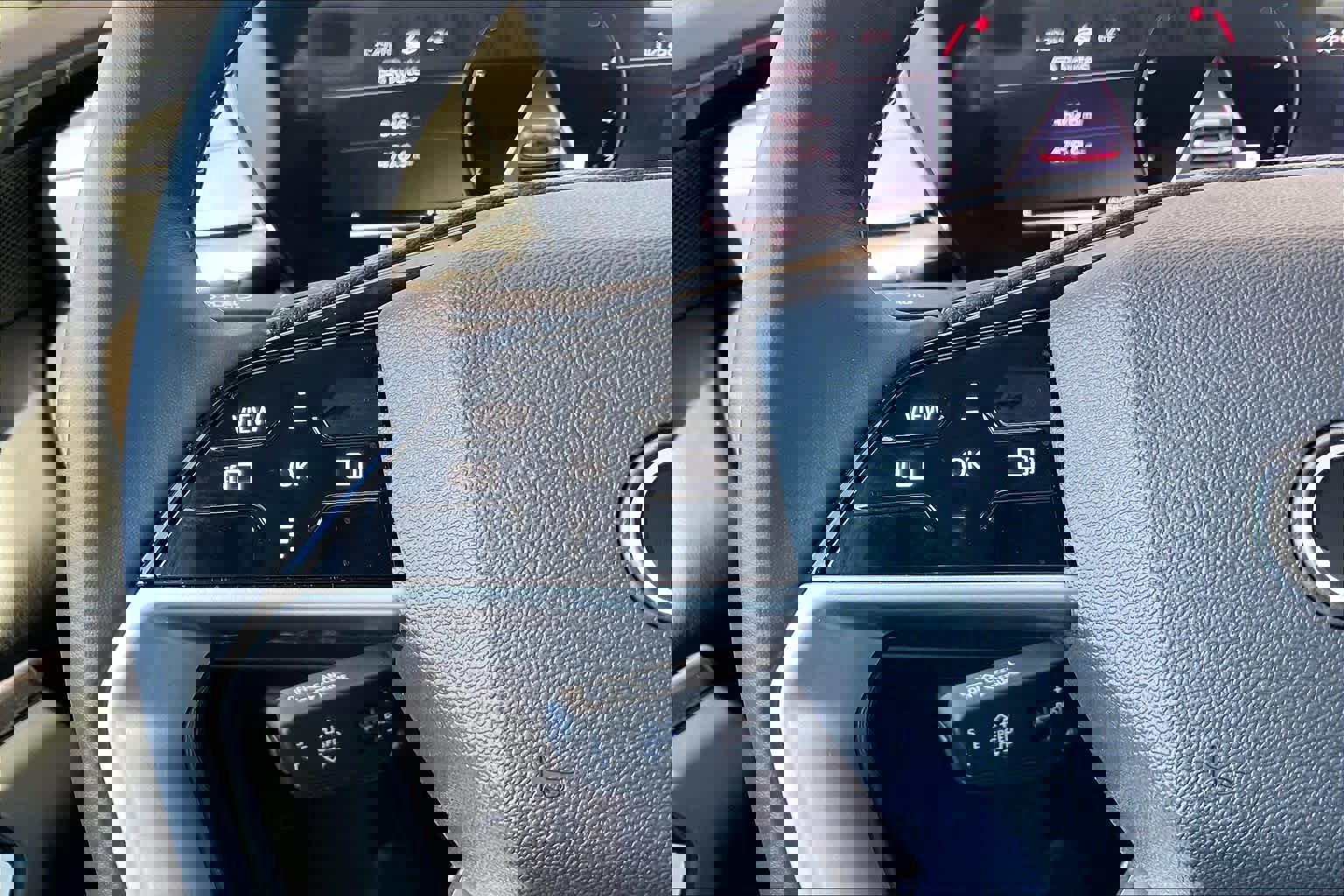 Used 2025 Audi Q5 Premium w/ Convenience Package image 23