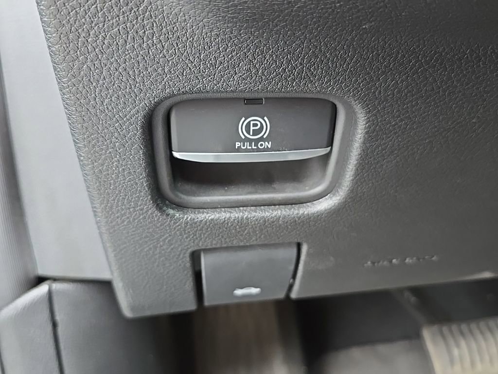 Used 2024 Jeep Grand Cherokee Laredo AWD/4WD image 18