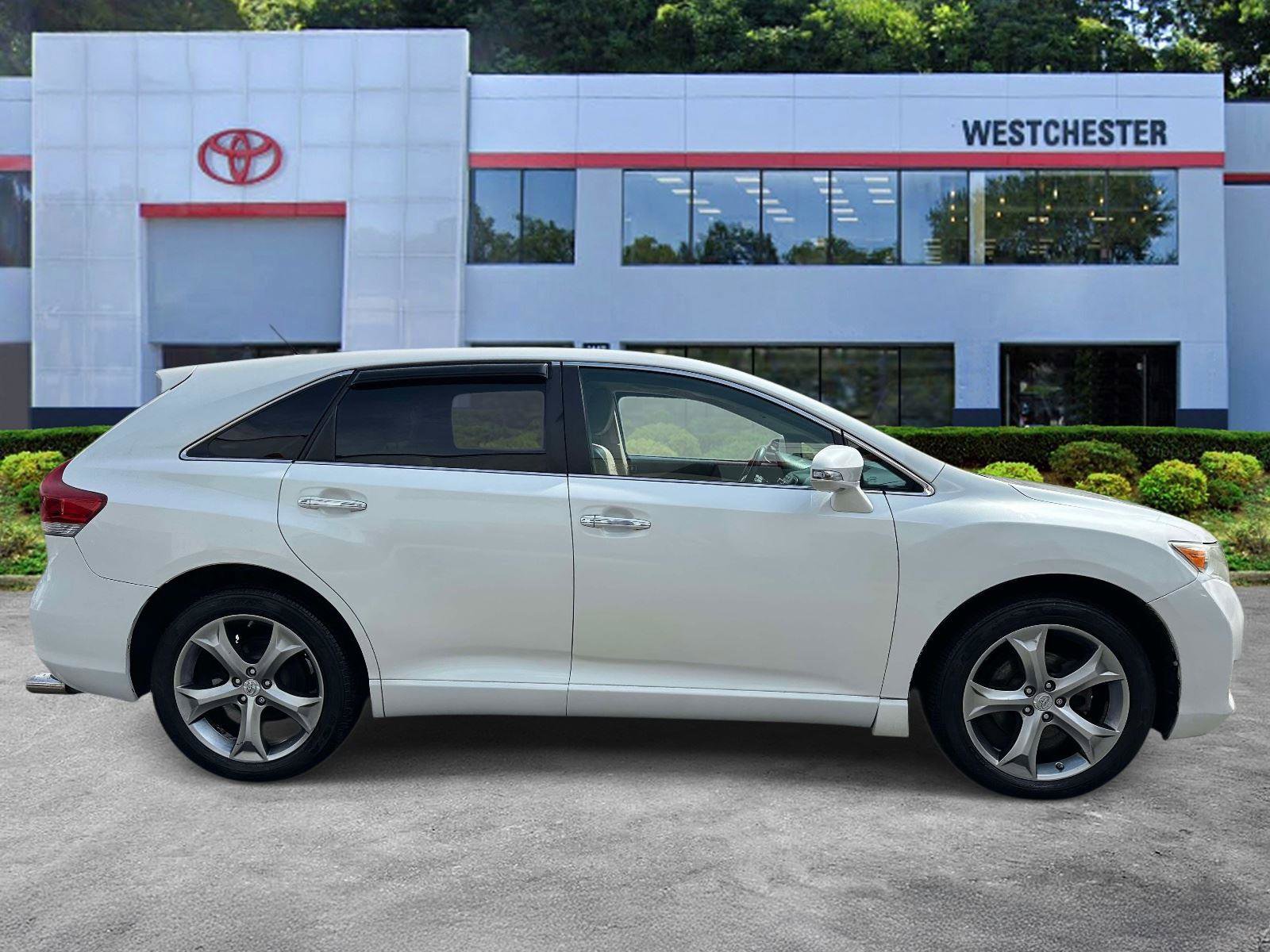 Used 2014 Toyota Venza XLE w/ XLE Premium Package image 2