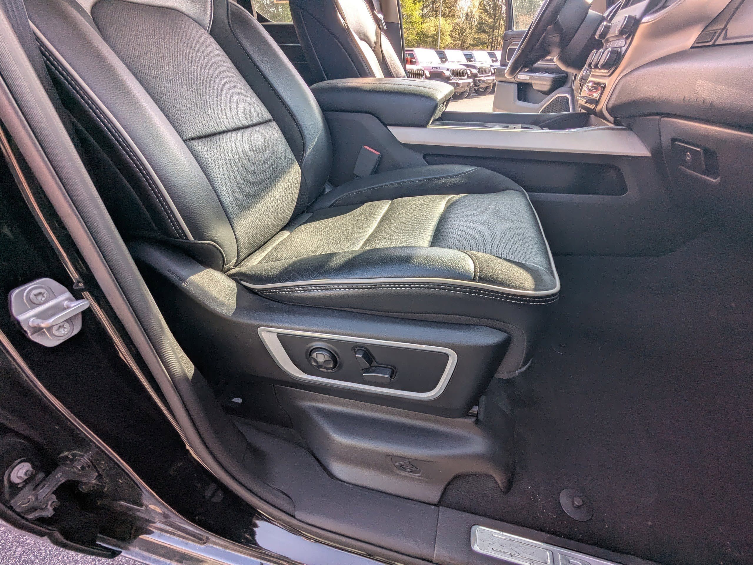Used 2020 RAM 1500 Laramie AWD/4WD image 14