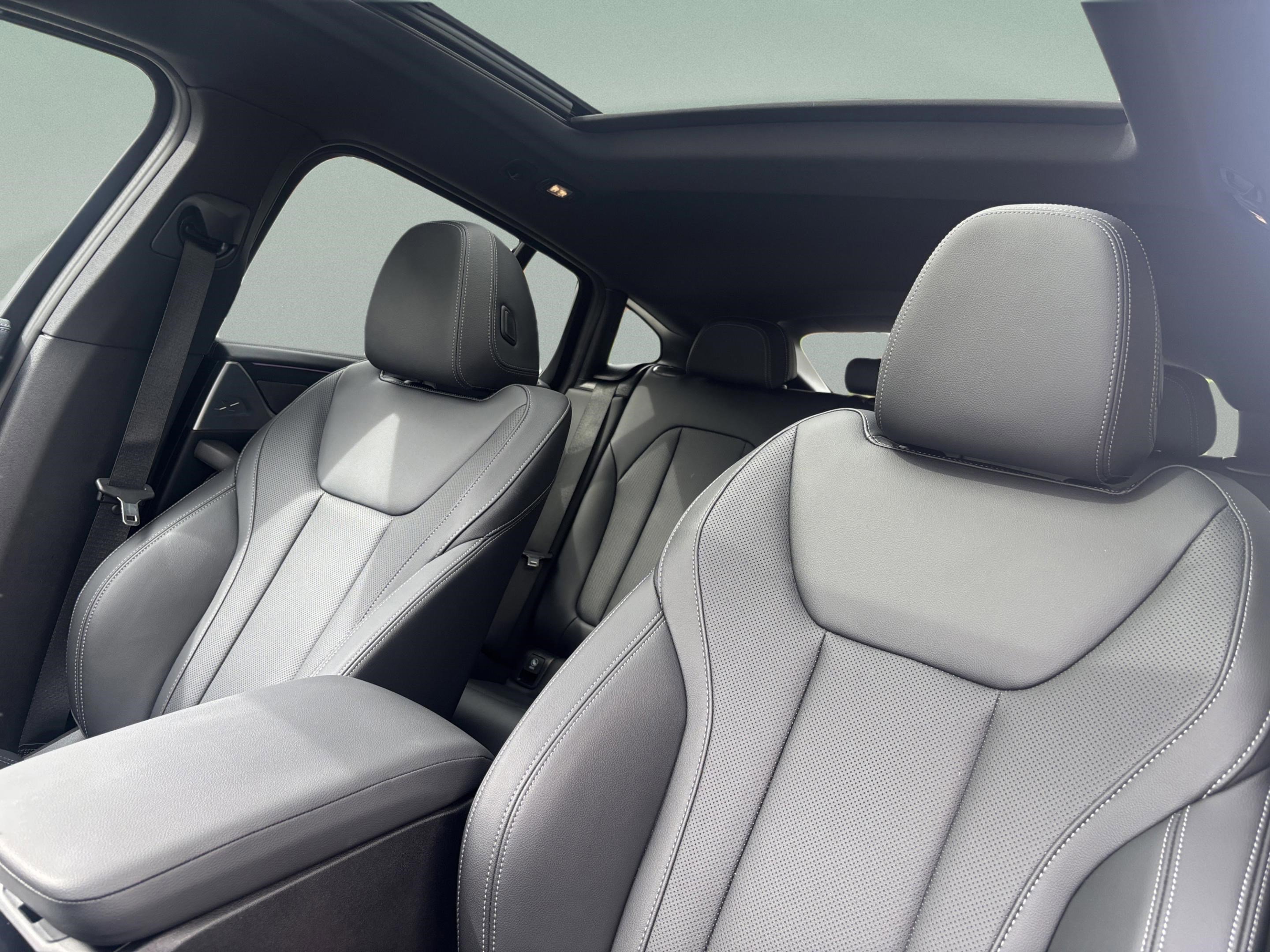 Used 2025 BMW X4 M40i w/ Premium Package image 21