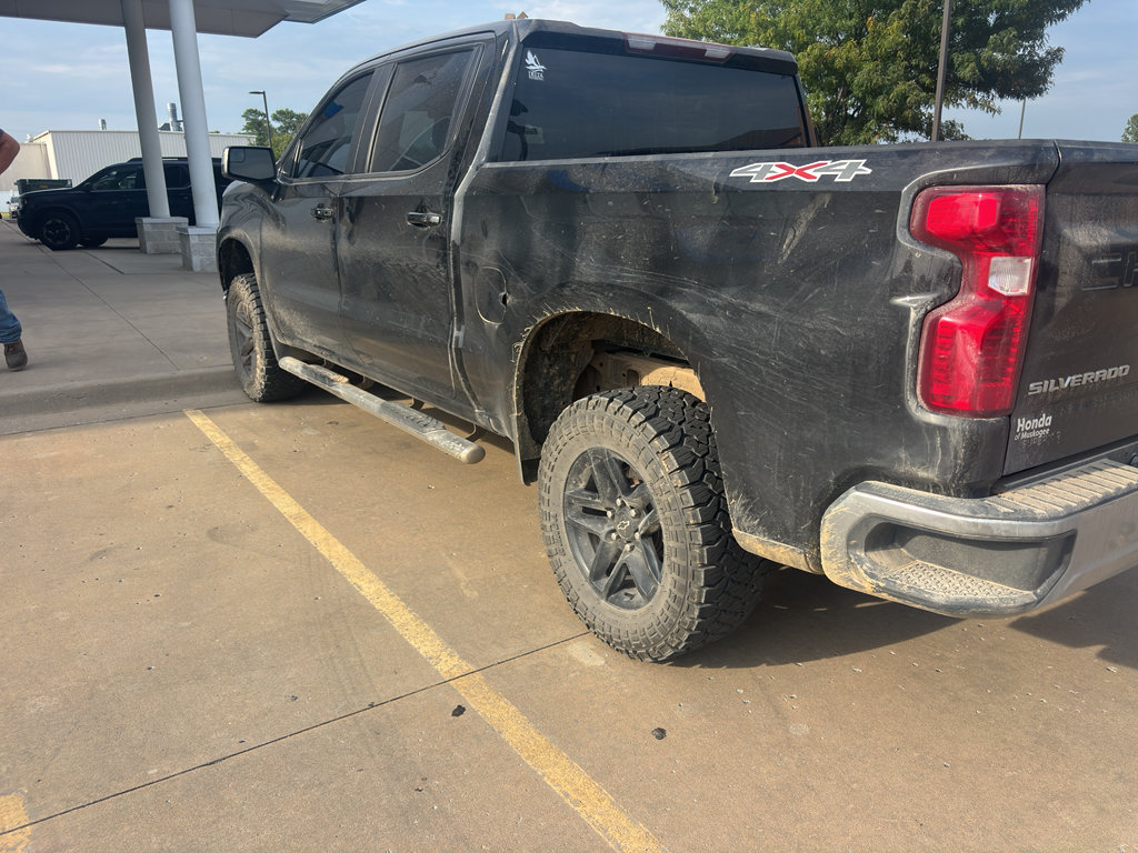 Used 2021 Chevrolet Silverado 1500 LT AWD/4WD image 3