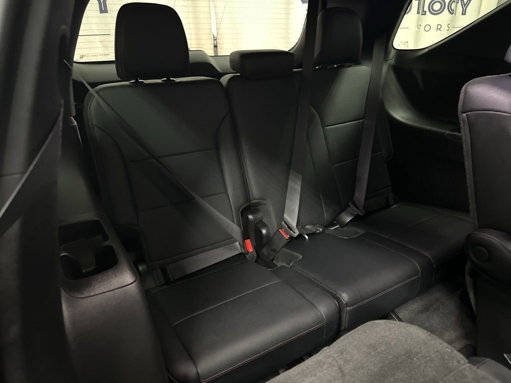 Used 2025 Chevrolet Traverse Z71 image 23