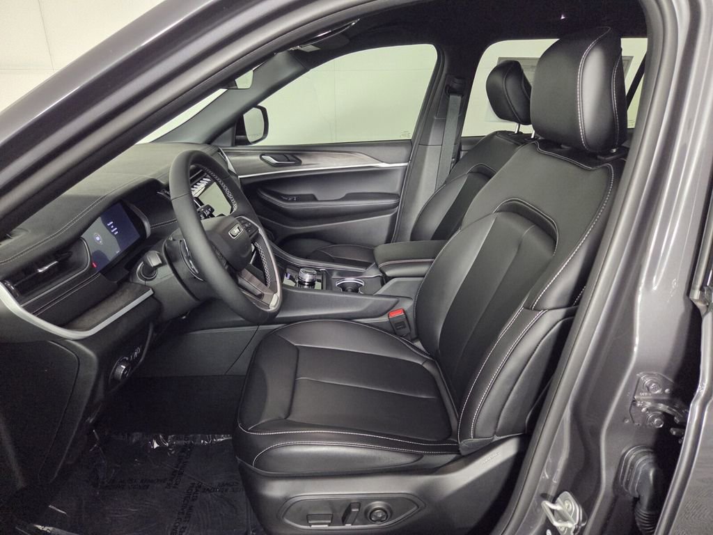 New 2025 Jeep Grand Cherokee L Limited w/ Black Appearance Package RWD image 9
