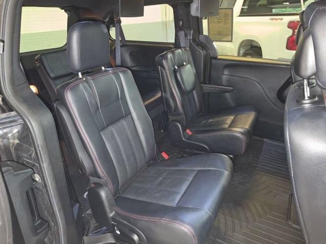 Used 2014 Dodge Grand Caravan R/T FWD image 18