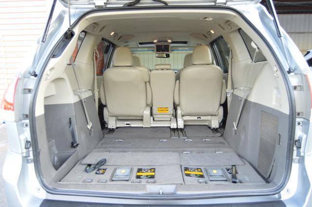 Used 2011 Toyota Sienna XLE w/ XLE Navigation Pkg FWD image 41
