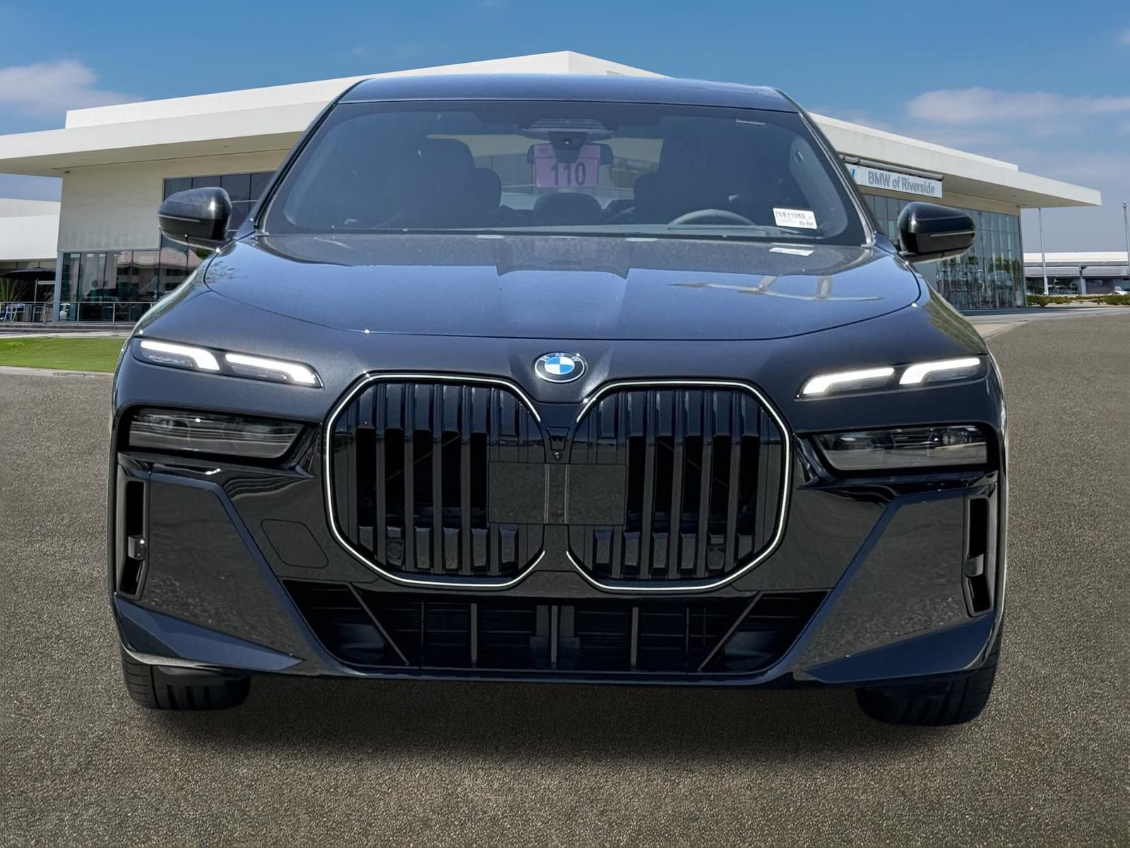 New 2026 BMW 760i xDrive w/ Luxury Rear Seating Package AWD/4WD image 3