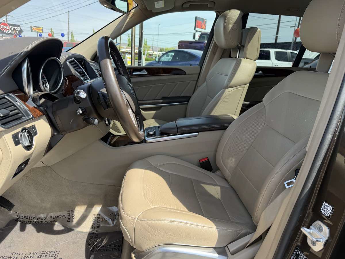 Used 2016 Mercedes-Benz GL 550 4MATIC image 9