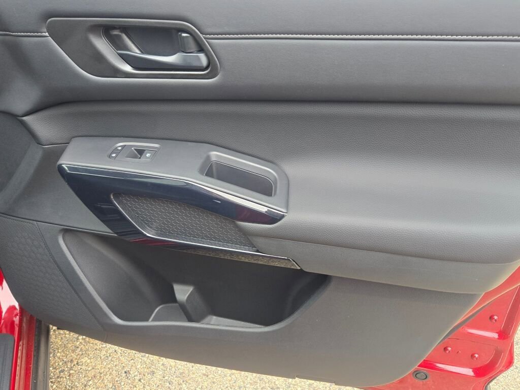 New 2026 Nissan Pathfinder SV w/ SV Premium Package image 5