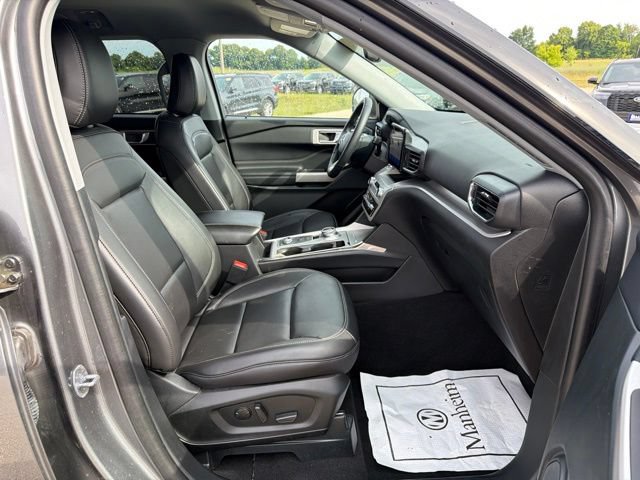 Used 2024 Ford Explorer XLT w/ Equipment Group 202A AWD/4WD image 28