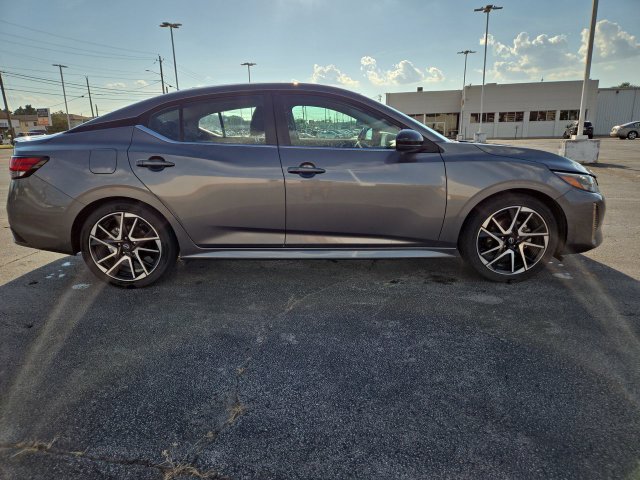 Used 2024 Nissan Sentra SR FWD image 9