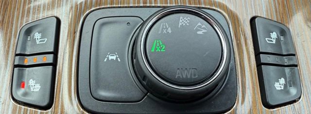 Used 2023 GMC Acadia SLE w/ Driver Convenience Package image 30