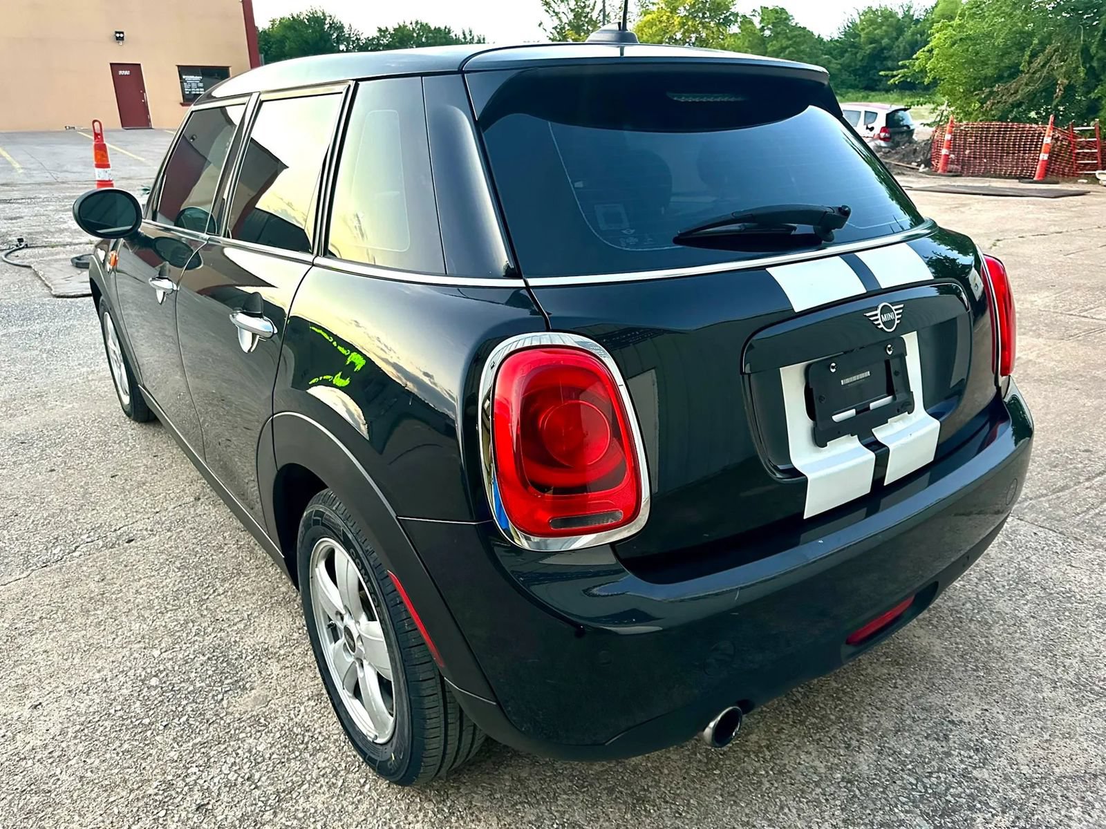 Used 2019 MINI Cooper 4-Door Hardtop FWD image 4