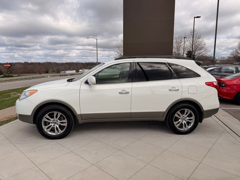 Used 2012 Hyundai Veracruz Limited w/ Entertainment Pkg image 2