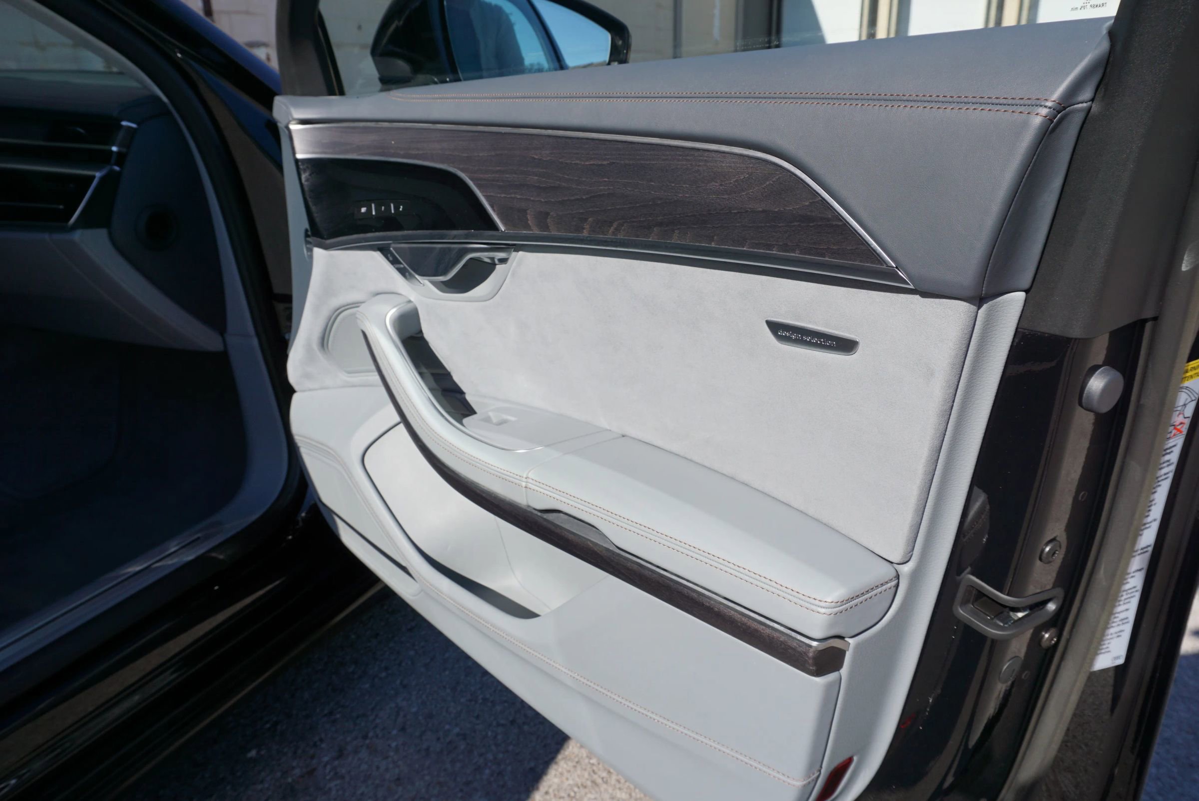 Used 2020 Audi A8 L 4.0T w/ Executive Package image 18