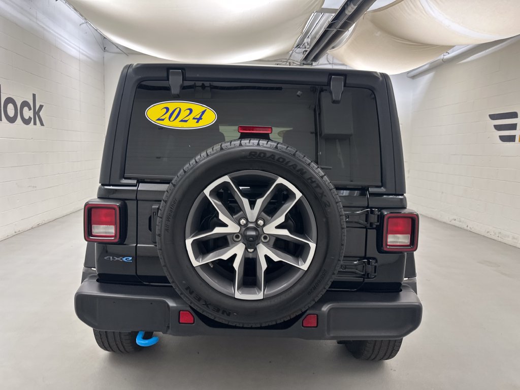 Used 2024 Jeep Wrangler Unlimited w/ Convenience Group AWD/4WD image 7