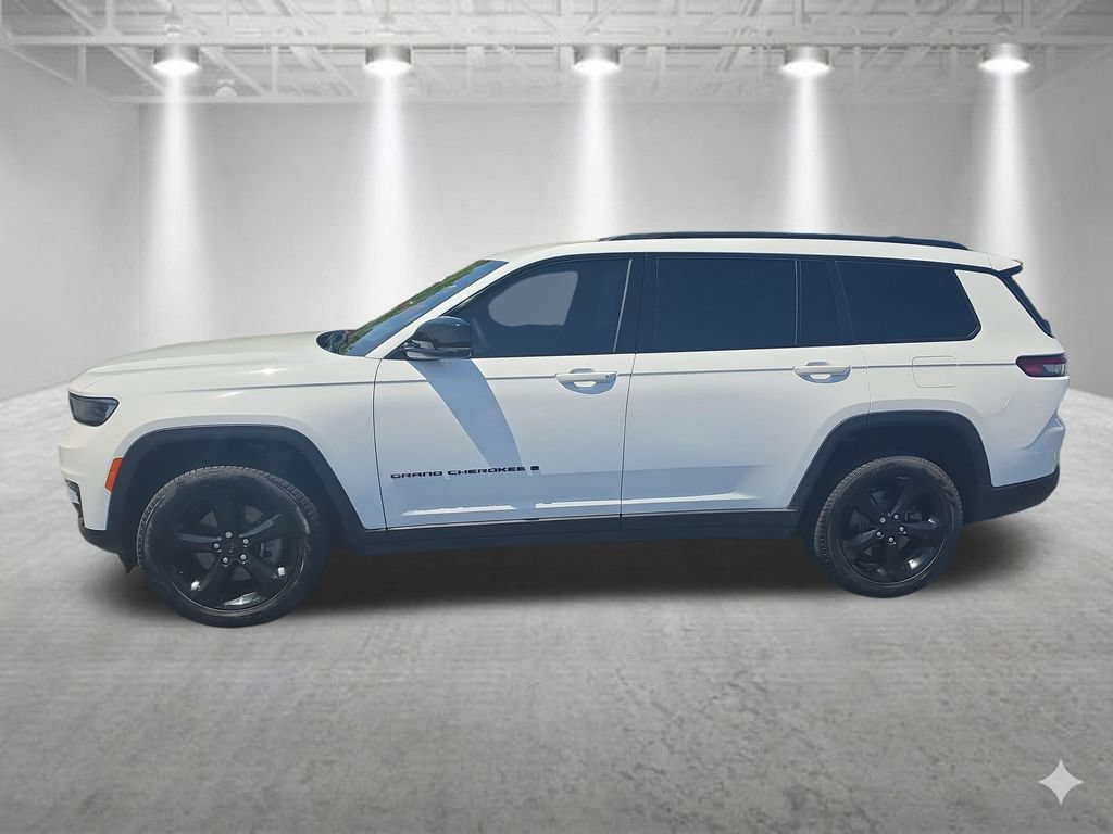 Used 2024 Jeep Grand Cherokee L Limited w/ Black Appearance Package AWD/4WD image 3