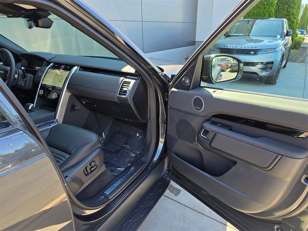 New 2025 Land Rover Discovery S image 34
