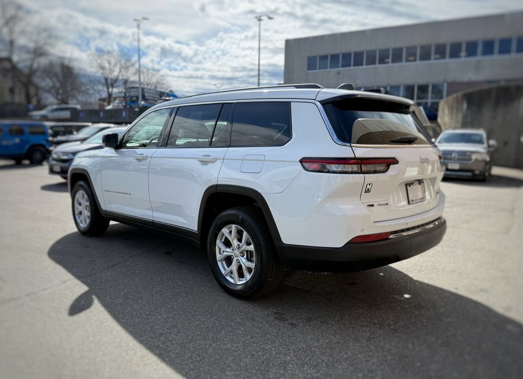 Used 2023 Jeep Grand Cherokee L Limited AWD/4WD image 12