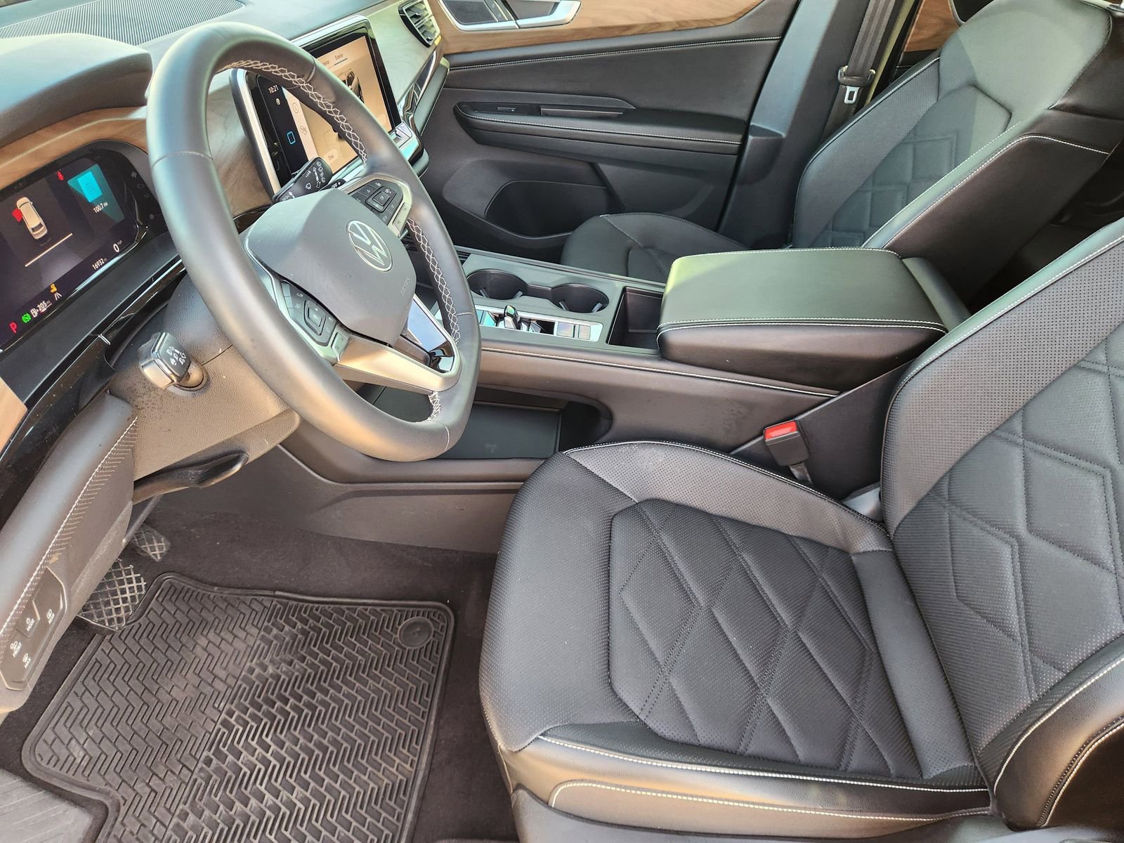 Used 2024 Volkswagen Atlas SE image 13