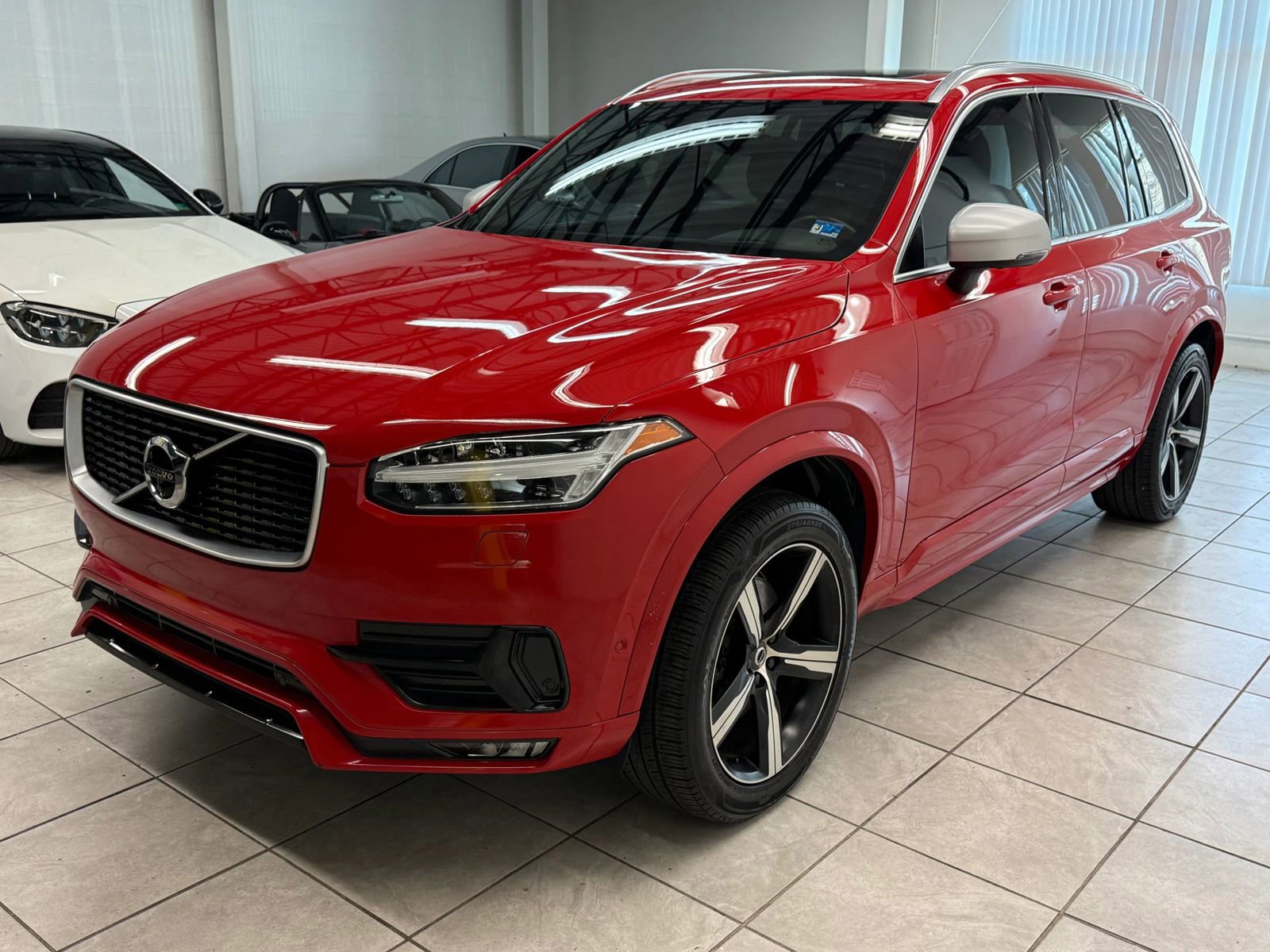 Used 2018 Volvo XC90 T6 R-Design w/ Convenience Package AWD/4WD image 3