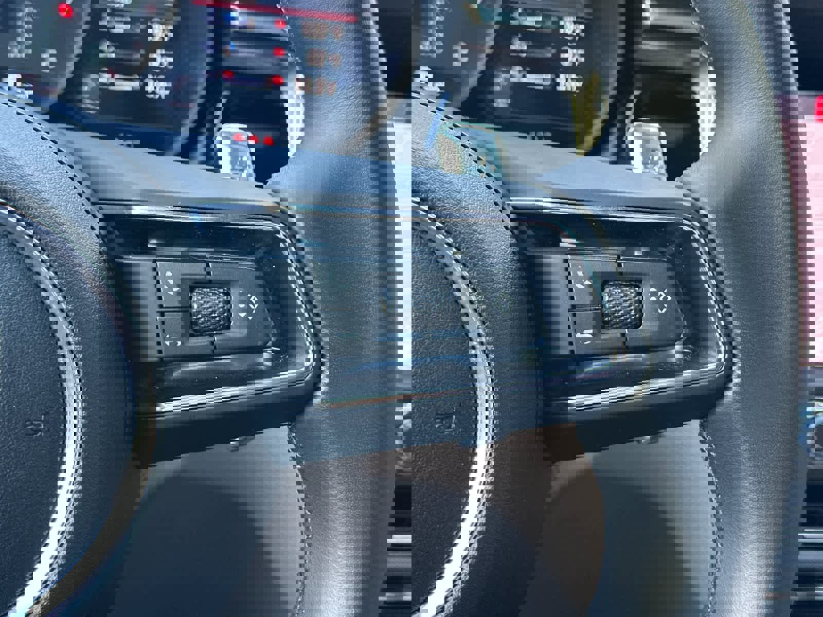 Used 2025 Porsche Macan image 27