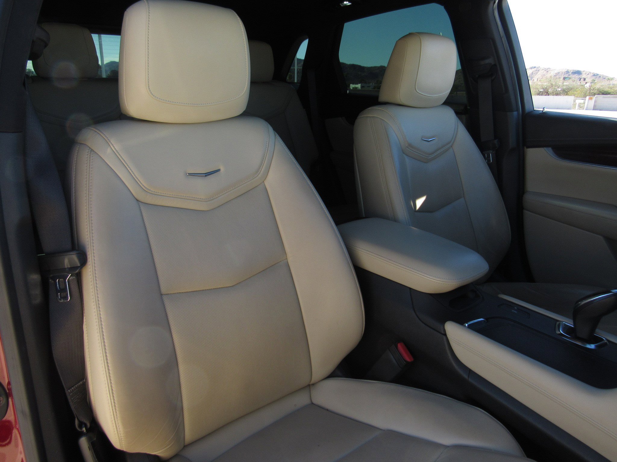 Used 2017 Cadillac XT5 Luxury w/ Driver Awareness Package image 11