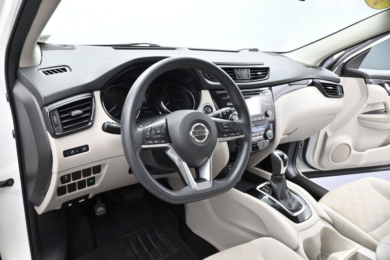 Used 2017 Nissan Rogue Sport SV FWD image 16