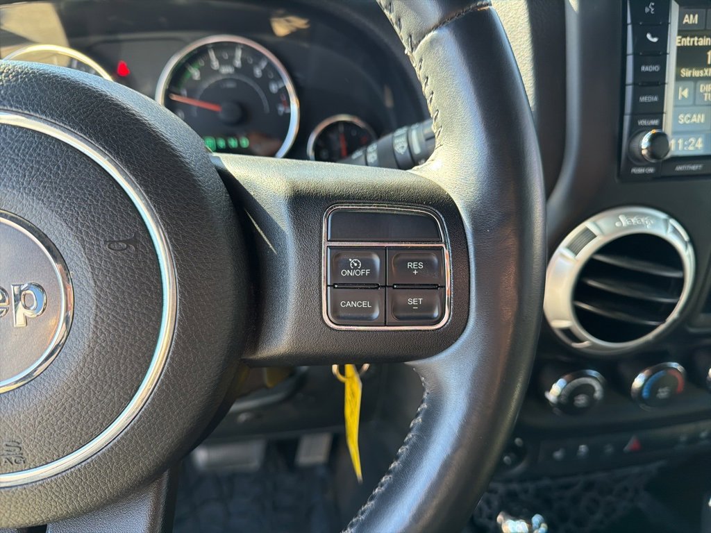 Used 2015 Jeep Wrangler Unlimited Rubicon w/ Connectivity Group image 41