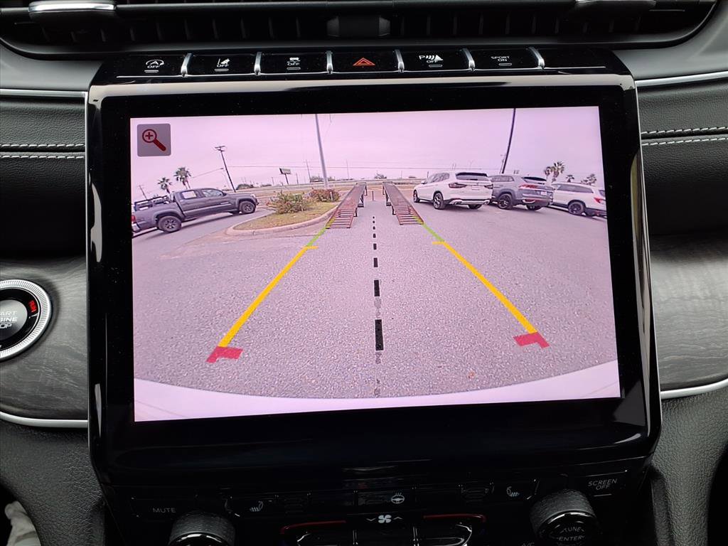 Used 2025 Jeep Grand Cherokee Limited image 13