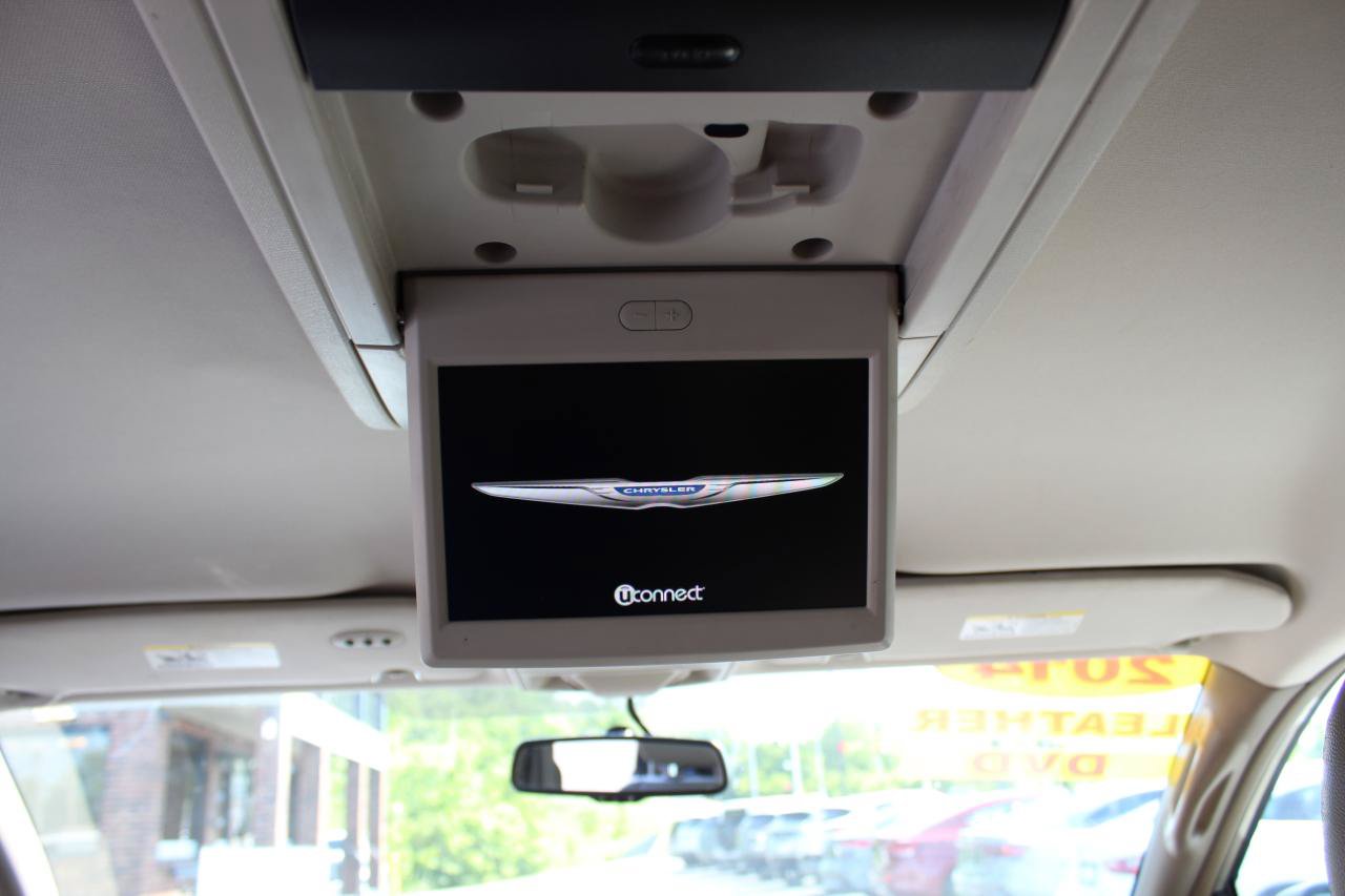 Used 2014 Chrysler Town & Country Touring FWD image 21